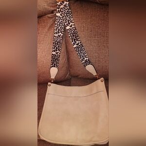 Elegant Cream Shoulder Bag with Leopard Strap